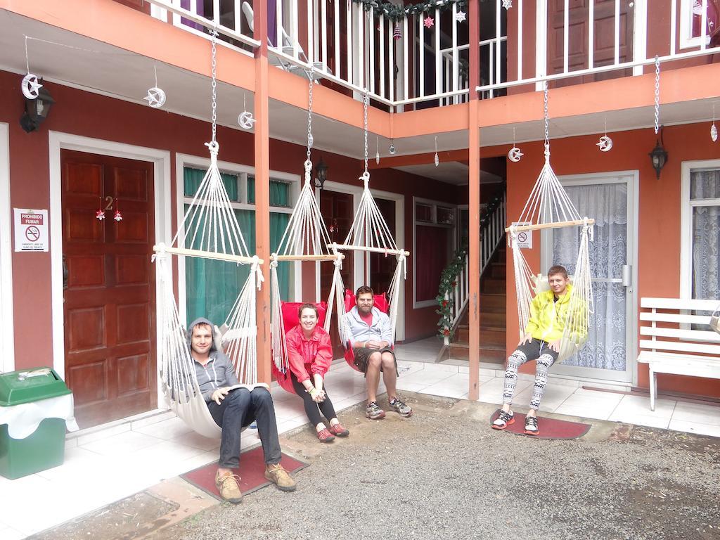 Hotel & Hostel Sloth Backpackers Monteverde Exterior photo