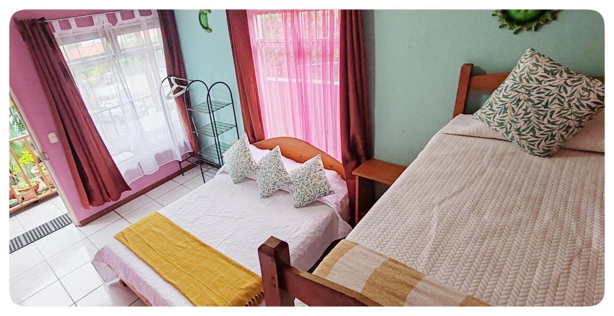 Hotel & Hostel Sloth Backpackers Monteverde Exterior photo
