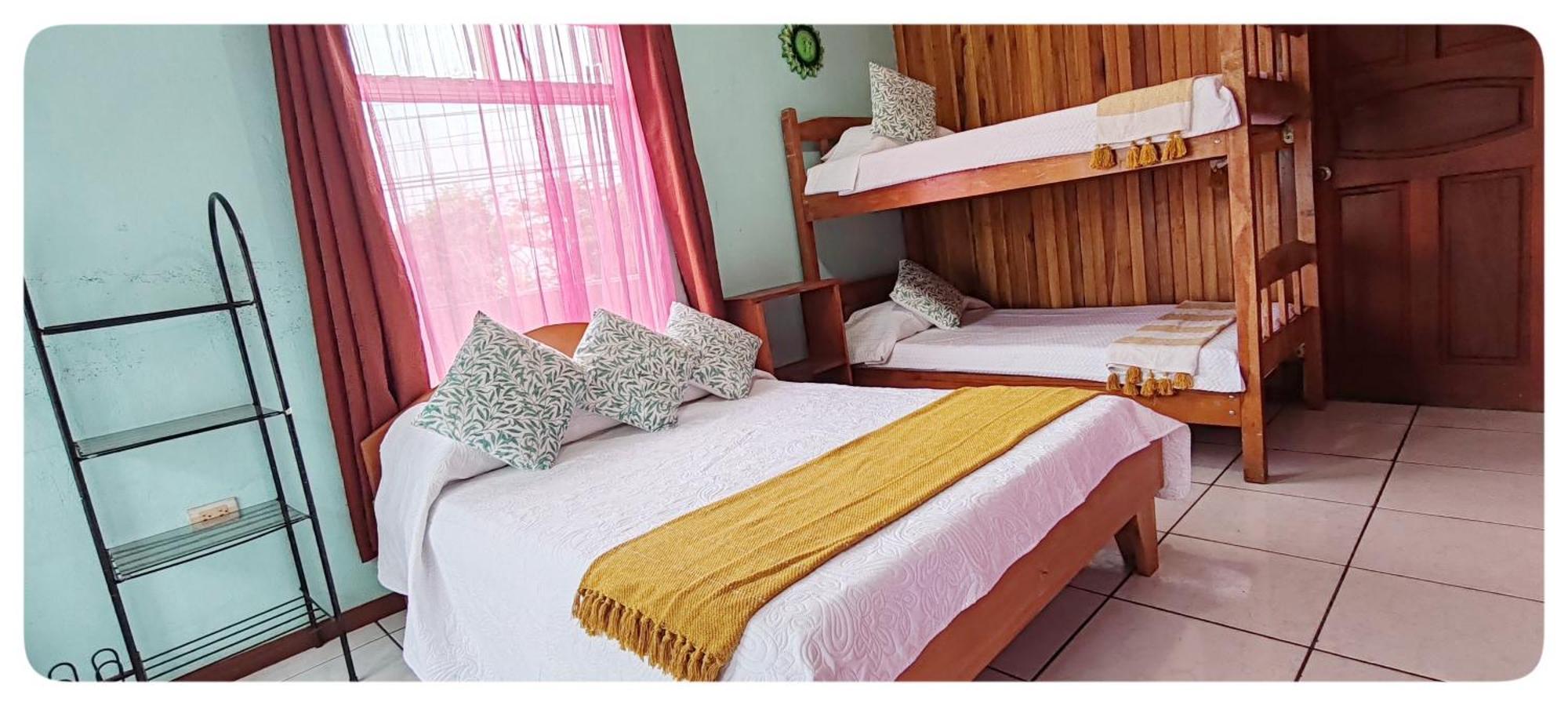Hotel & Hostel Sloth Backpackers Monteverde Exterior photo