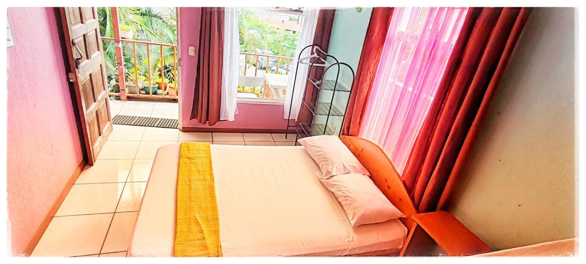 Hotel & Hostel Sloth Backpackers Monteverde Exterior photo