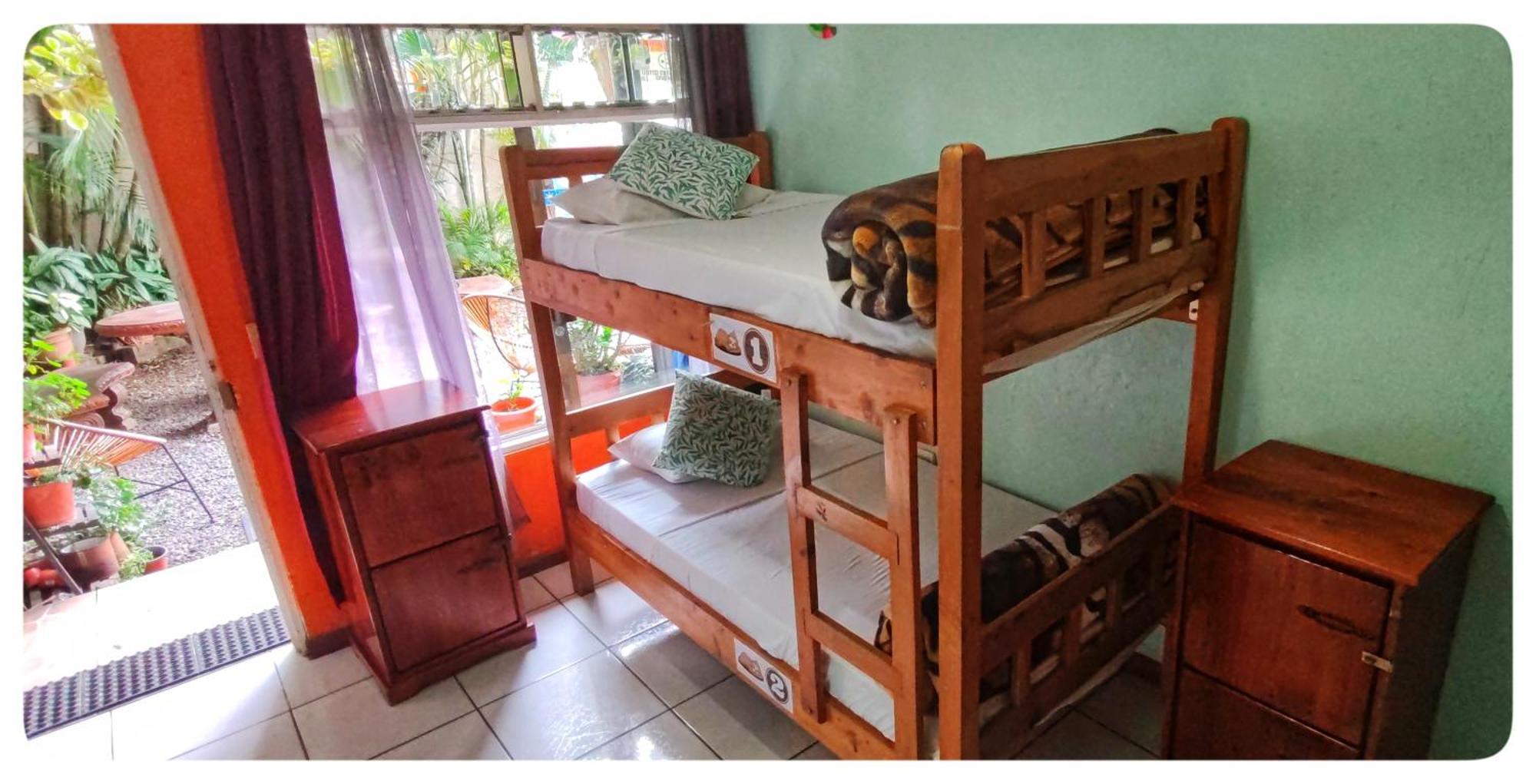 Hotel & Hostel Sloth Backpackers Monteverde Exterior photo