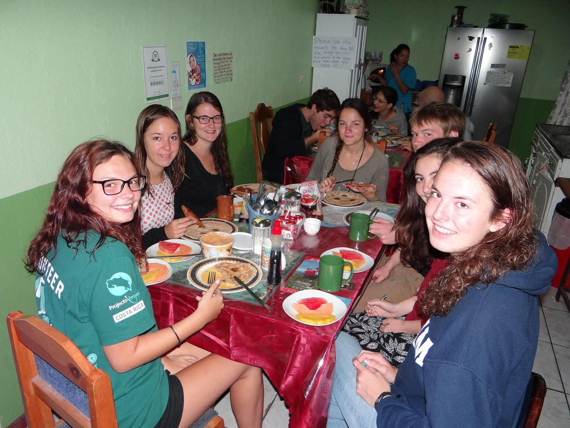 Hotel & Hostel Sloth Backpackers Monteverde Exterior photo