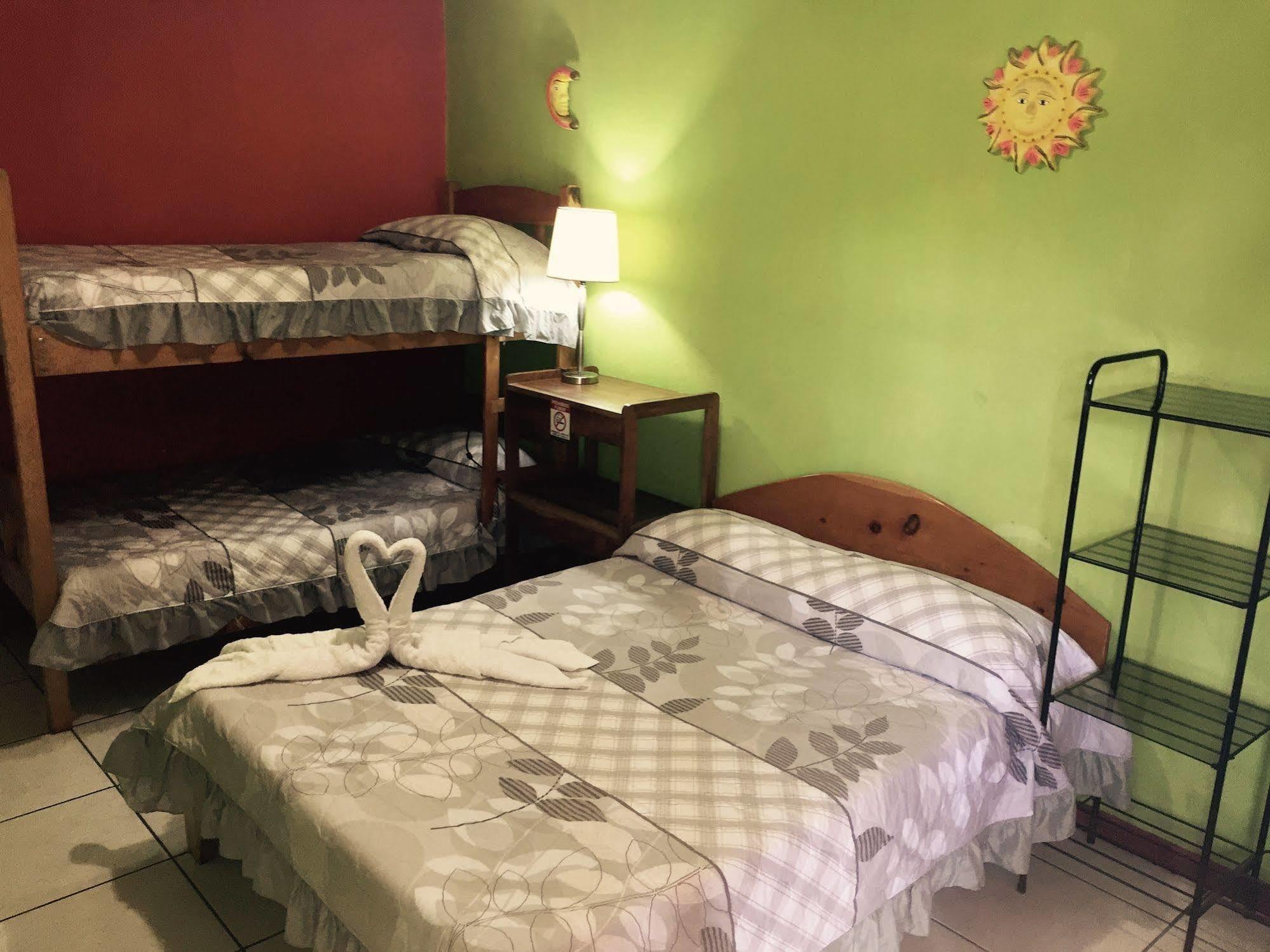 Hotel & Hostel Sloth Backpackers Monteverde Exterior photo