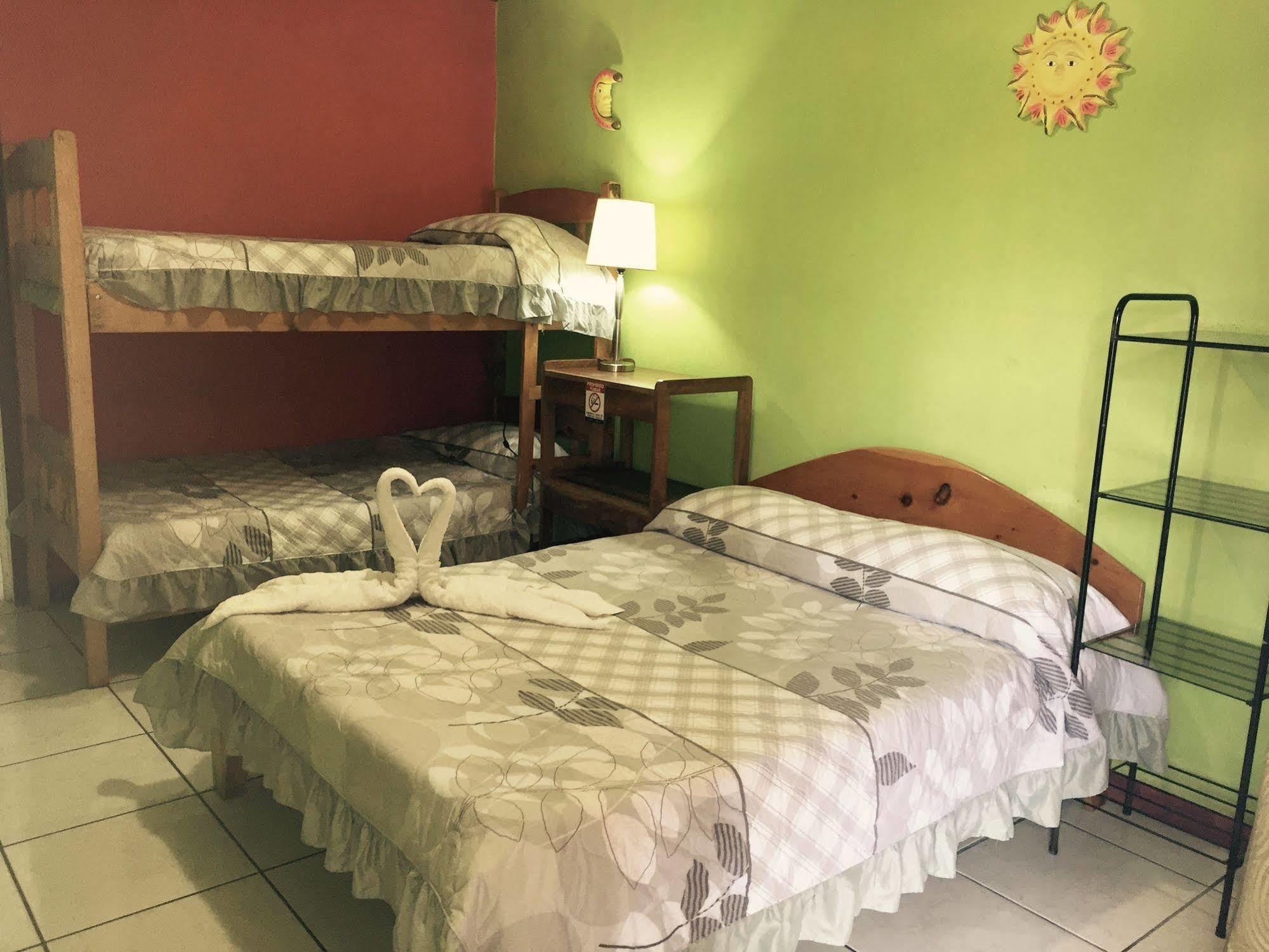 Hotel & Hostel Sloth Backpackers Monteverde Exterior photo