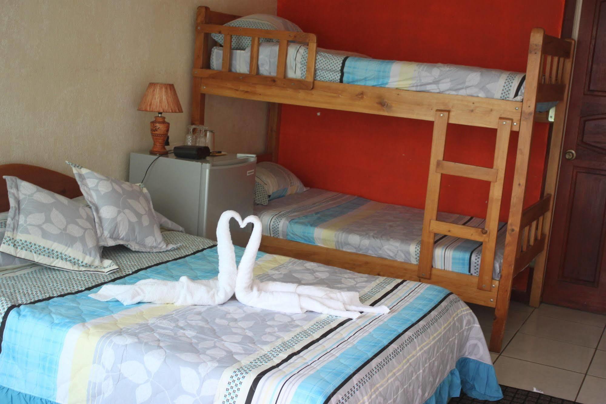Hotel & Hostel Sloth Backpackers Monteverde Exterior photo