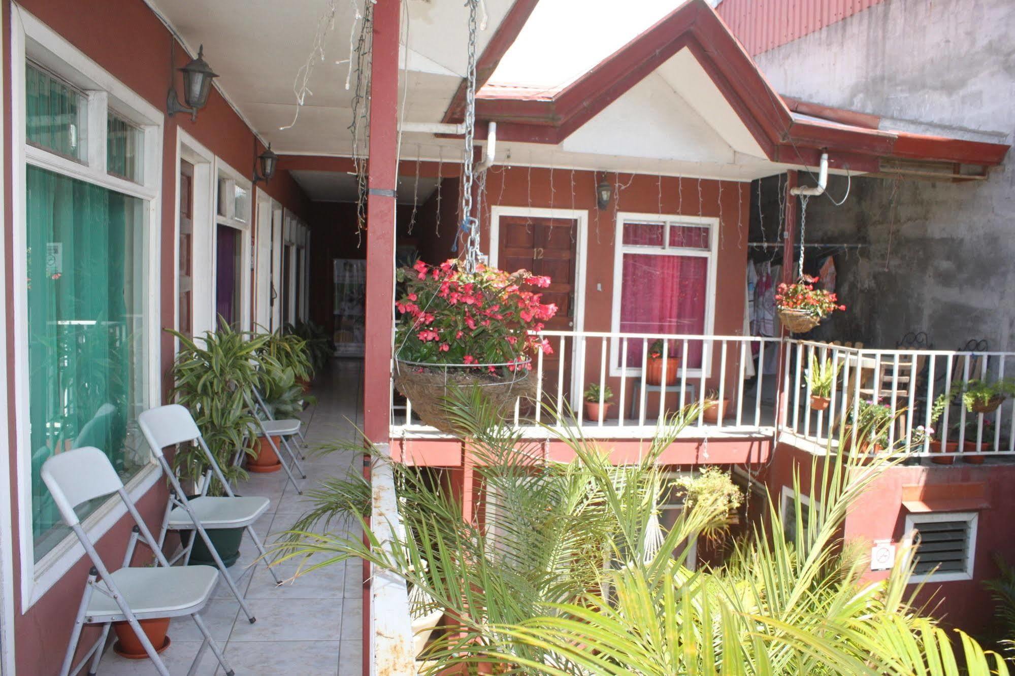 Hotel & Hostel Sloth Backpackers Monteverde Exterior photo