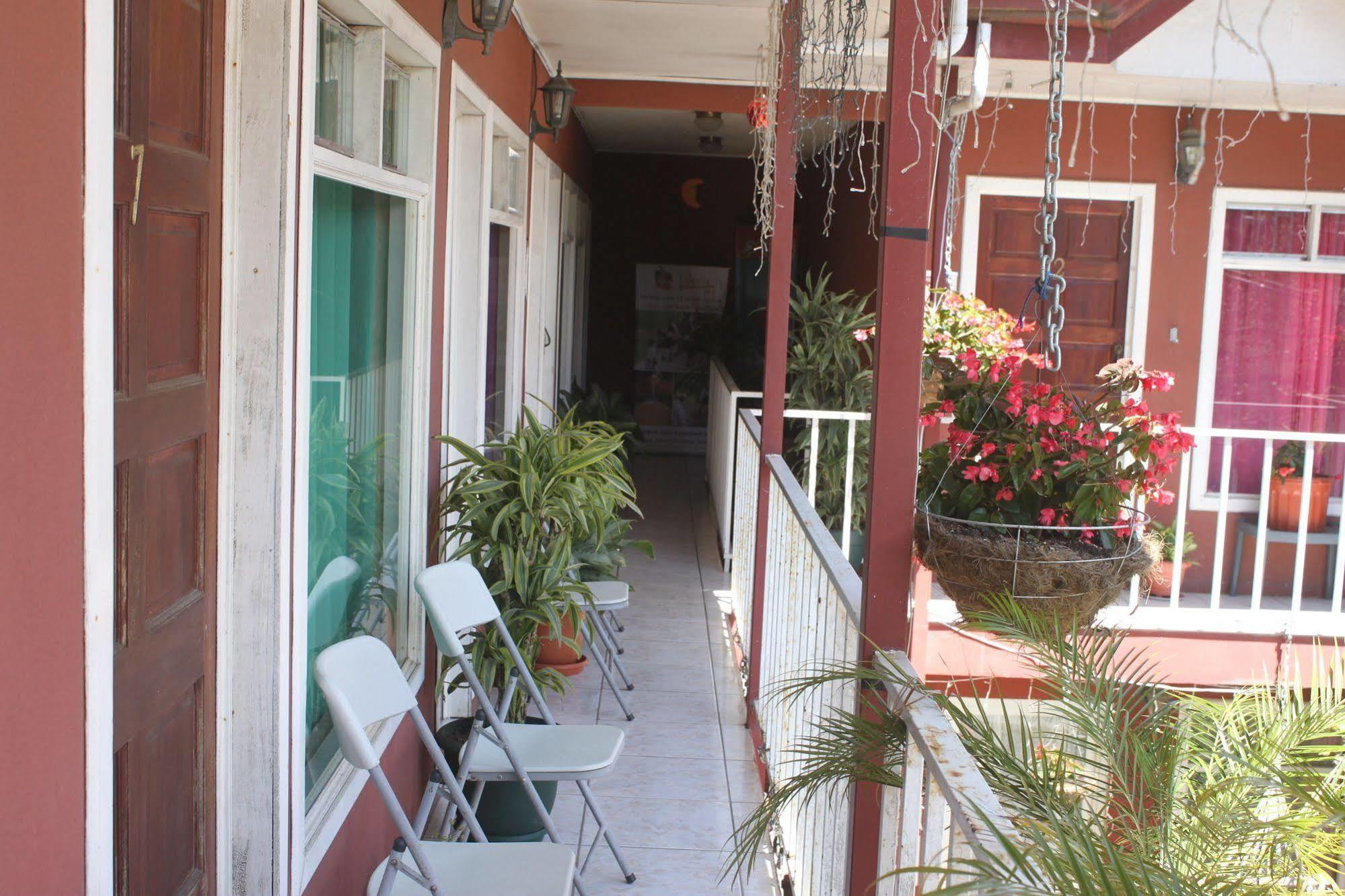 Hotel & Hostel Sloth Backpackers Monteverde Exterior photo